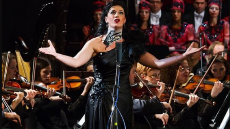  VIDEO | Soprana, victima unui triunghi amoros?