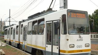 Două tramvaie s-au ciocnit &icirc;n Bucureşti. Mai multe persoane au fost rănite