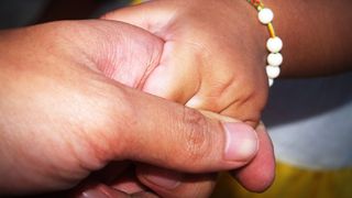 Alertă &icirc;n Rom&acirc;nia după ce copiii bolnavi de rujeolă au fost confirmați cu coronavirus