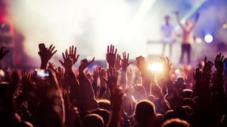 Proiect de lege: Fără concerte sau festivaluri cu peste 1.000 de participanți până pe 31 august