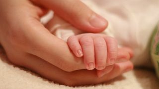 Caz tragic &icirc;n Bistriţa-Năsăud: Copil de doi ani, opărit cu lapte