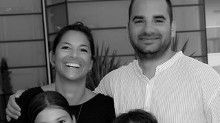 alexandra-paucescu-just-a-diplomatic-spouse-carte-amazon