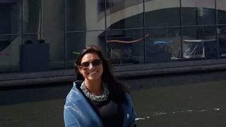 alexandra-paucescu-just-a-diplomatic-spouse-carte-amazon