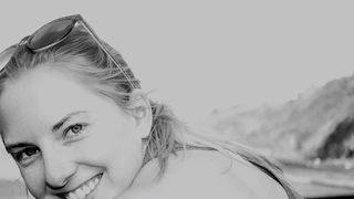 Povestea rom&acirc;ncei care lucrează pentru SpaceX, compania lui Elon Musk care a trimis doi astronauți &icirc;n spațiu! Numele Christinei a fost scris pe mașina Tesla lansată pe orbita Păm&acirc;ntului!