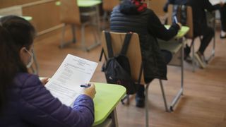 Ministerul Educaţiei: Peste 70% dintre elevi şi-au anunţat participarea la cursurile de pregătire pentru examenele naţionale