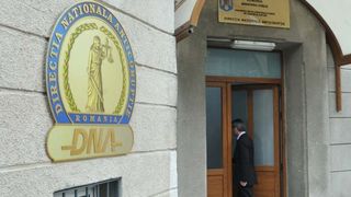 DNA a &icirc;ncheiat acorduri de recunoaştere a vinovăţiei cu fostul director financiar şi fostul şef al Biroului Achiziţii de la Institutul Fundeni