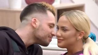 Ramona și Livian de la „Puterea Dragostei”, sărut în fața Biancăi Comănici
