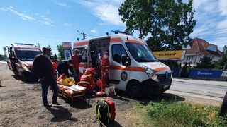 Accident grav în Galați. Un microbuz s-a ciocnit cu un TIR - FOTO