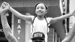 fata lui george floyd mesaj