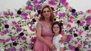 Transformarea Florentinei, copila hrănită p&acirc;nă la 4 ani doar cu pufuleți! A fost salvată de la moarte &icirc;n urmă cu 6 ani, iar acum este o adolescentă superbă