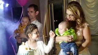 Transformarea Florentinei, copila hrănită p&acirc;nă la 4 ani doar cu pufuleți! A fost salvată de la moarte &icirc;n urmă cu 6 ani, iar acum este o adolescentă superbăcopila hrănită p&acirc;nă la 4 ani doar cu pufuleți! A fost salvată de la moarte &icirc;n urmă cu 6 ani, iar acu