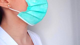 Masca de protecţie, un duşman al tenului. Dr. Ana Maria Drăgăniță: Ce efecte negative are purtarea &icirc;ndelungată a măştii?