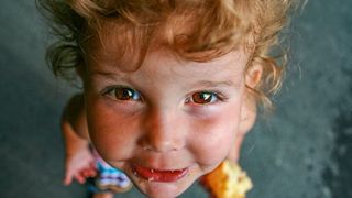 Otravă la pungă! Ce conțin, de fapt, pufuleții?