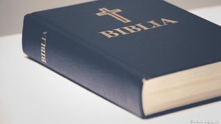 trump a ieșit cu Biblia