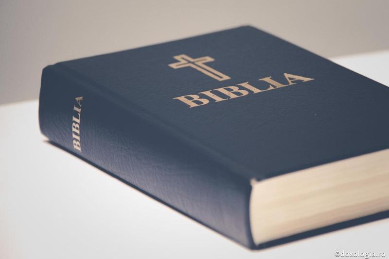 trump a ieșit cu Biblia