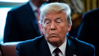 Trump a ieșit în fața oamenilor cu Biblia în mână