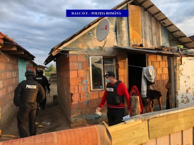 VIDEO | Şocant: Legaţi &icirc;n lanţuri şi torturaţi