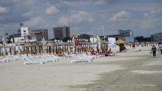 Reguli pentru cei care merg la plajă &icirc;n zona fără şezlonguri, la malul mării