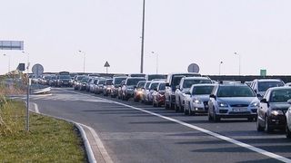Infotrafic: Se circulă &icirc;n coloană pe A2, pe sensul spre litoral - VIDEO