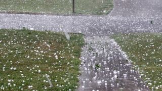 Ploile torențiale au făcut ravagii în țară! Zeci de străzi și gospodării, inundate