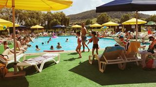 VIDEO| Liber la piscine, interzis în restaurante