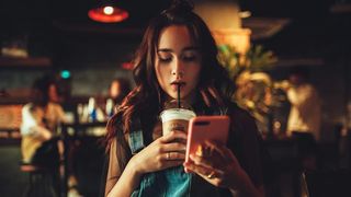 O nouă lege care vizează mediul online va intra în vigoare. Este valabilă pentru toți internauții