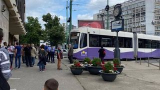 un tramvai a deraiat