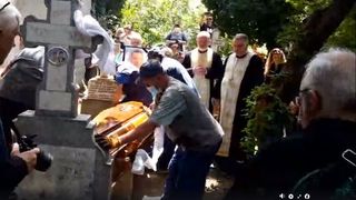 Imagini dureroase de la morm&acirc;ntul lui Costin Mărculesu!