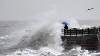 Fenomenele meteo, mai agresive &icirc;n Rom&acirc;nia. Vestea ne dă fiori