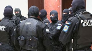 VIDEO| Războaie s&acirc;ngeroase, stinse de mascați