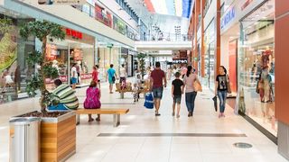 A treia etapă de relaxare: Se deschid mall-uri, piscinele exterioare şi săli de fitness