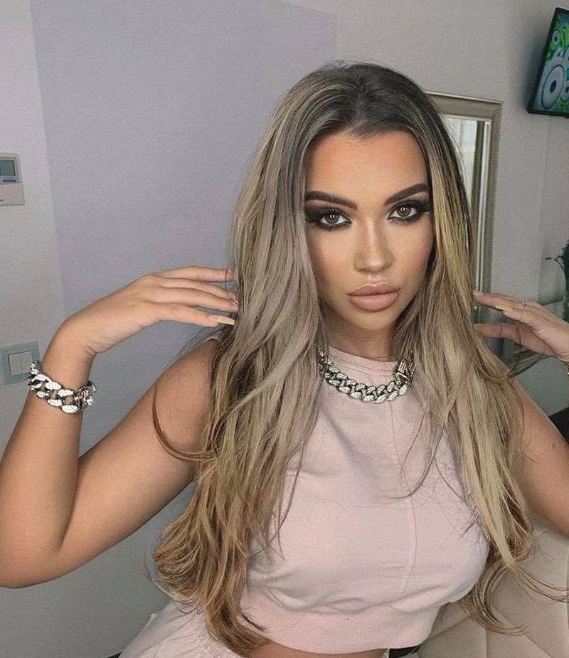 Andra Volos și Bogdan Mocanu  schimbați