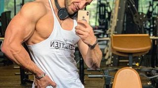 Andra Volos și Bogdan Mocanu  schimbați