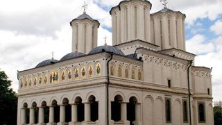 Reacția Patriarhiei Române după anunțul privind slujbele religioase