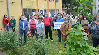 o mie de oameni fără salarii