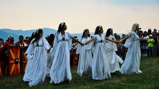 Sanzienele 2020 sau Dragaica 2020 - Cand sunt Sanzienele 2020 - Traditii de Sanziene 2020 - Noaptea de Sanziene