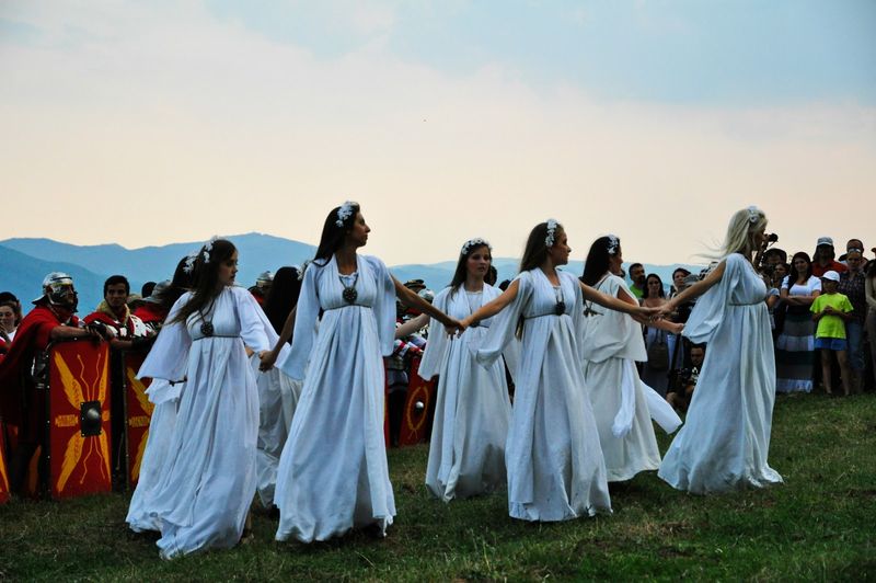 Sanzienele 2020 sau Dragaica 2020 - Cand sunt Sanzienele 2020 - Traditii de Sanziene 2020 - Noaptea de Sanziene