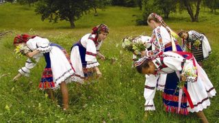 Sanzienele 2020 sau Dragaica 2020 - Cand sunt Sanzienele 2020 - Traditii de Sanziene 2020 - Noaptea de Sanziene