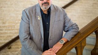 Carlos Ruiz Zaf&oacute;n, cel mai citit scriitor spaniol după Cervantes, a murit la v&acirc;rsta de 55 de ani