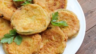 Dovlecei pane. Cum se prepară corect și care este ingredientul care îi face delicioși