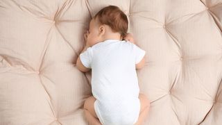 Detalii despre copilul din România născut cu COVID-19