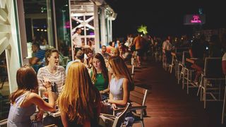 Terasă &icirc;nchisă, după ce o angajată a fost confirmată cu Covid-19