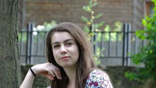 Zece pe linie!  Ines, o elevă de clasa a XII-a de la ţară, nu a luat niciodată 9