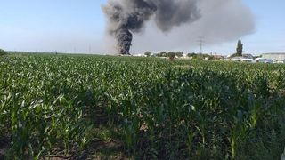 Incendiu puternic la depozitul unei firme de reciclare 