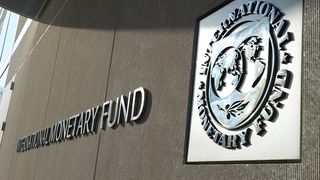 FMI prezice o recesiune globală mai profundă. Multe locuri de muncă sunt în pericol