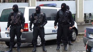Razii de amploare în București și Iași. 25 de persoane aduse în fața anchetatorilor