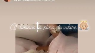 andra volos a părăsit țara