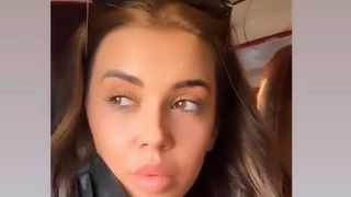 andra volos a părăsit țara