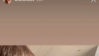 andra volos a părăsit țara