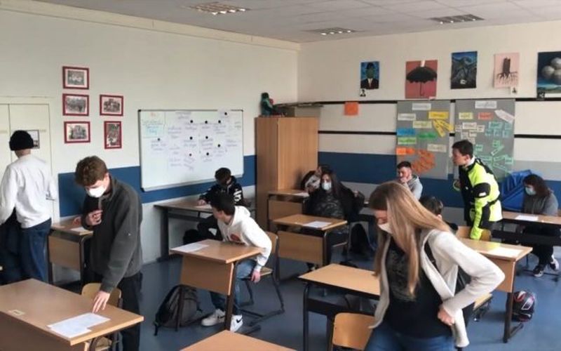 elevii au intrat în comă